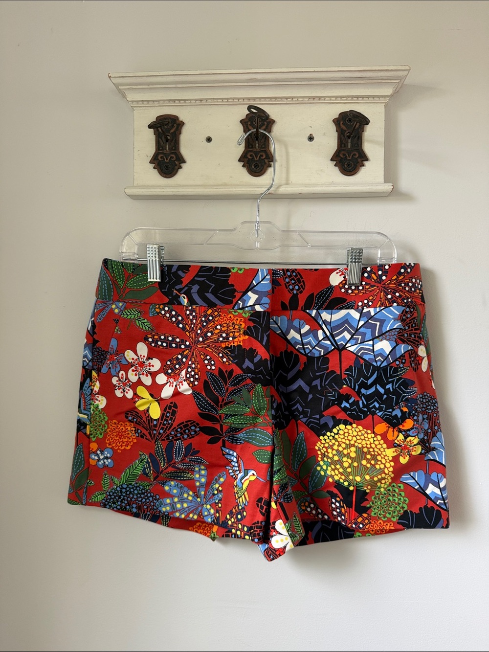 LOFT Red Tropical Floral Mid rise Shorts 8 Resortwear Casual Colorful